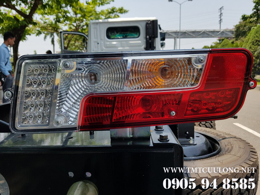 xe-tai-thung-tata-7-tan-ultral-814-thung-kin
